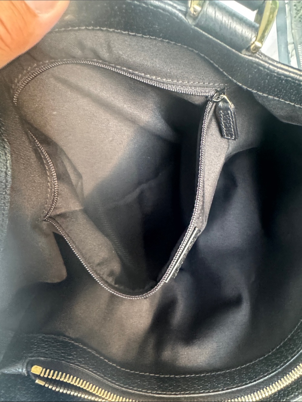 Gucci Black Leather and Canvas Tote with wallet, Gold Hardware and dusty!!!! - Picture 8 of 14